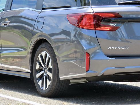 Used 2025 Honda Odyssey EX-L image 10