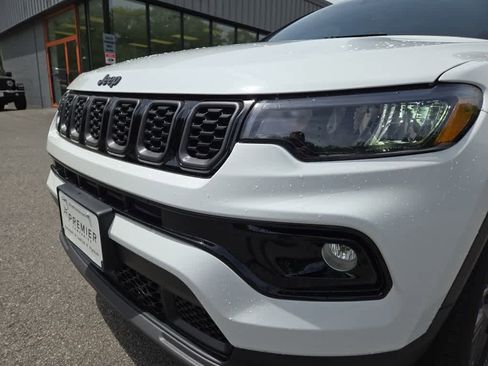 Used 2026 Jeep Compass Limited AWD/4WD image 9