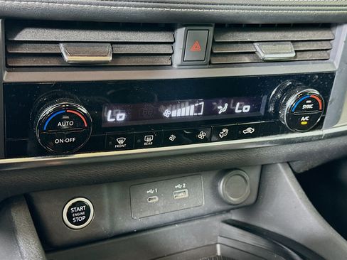 Used 2023 Nissan Rogue SV image 23