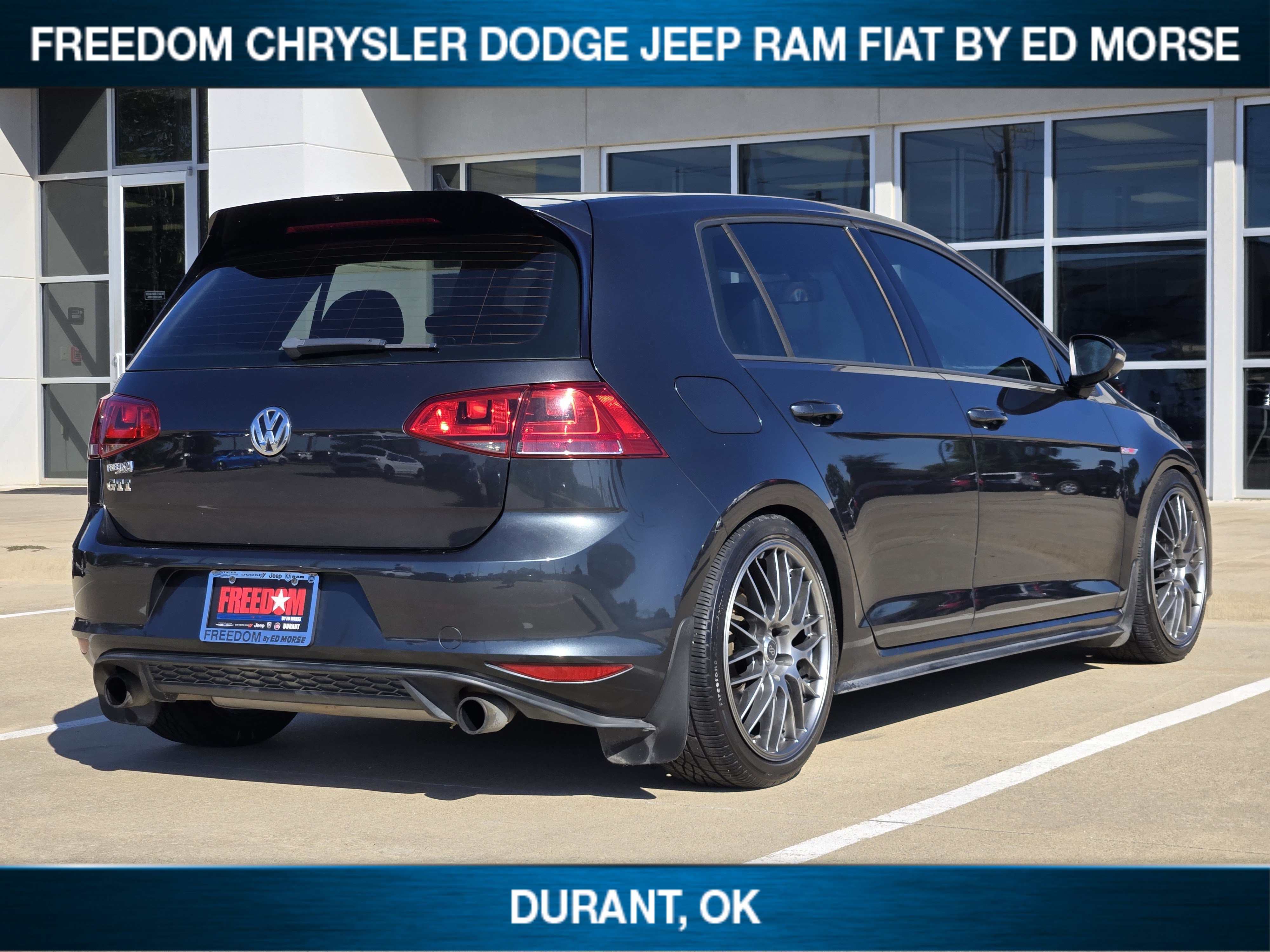 Used 2015 Volkswagen Golf 4-Door FWD image 4