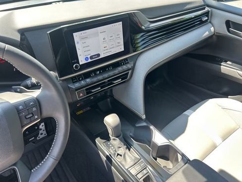 Used 2025 Toyota Camry SE w/ Convenience Package FWD image 31