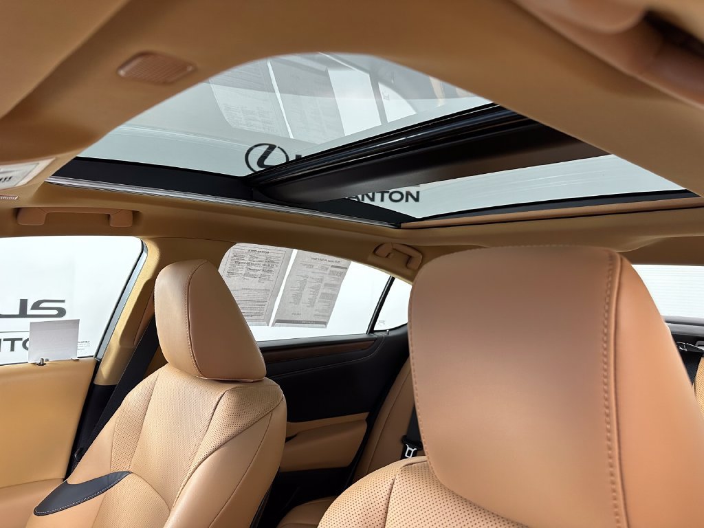Used 2025 Lexus ES 350 w/ Accessory Package (Z2) FWD image 5