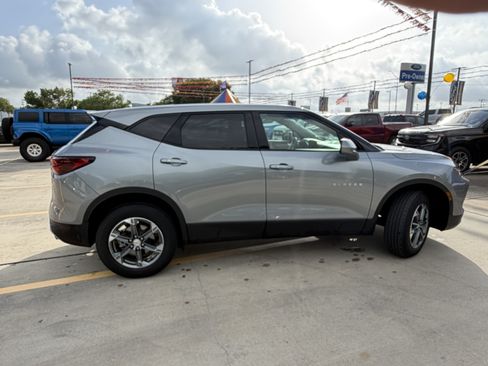 Used 2025 Chevrolet Blazer LT AWD/4WD image 5