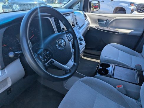 Used 2017 Toyota Sienna LE FWD image 14