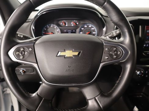 Used 2023 Chevrolet Traverse LT image 3