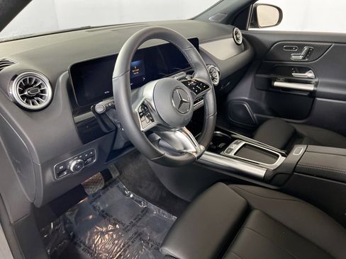 Used 2025 Mercedes-Benz GLA 250 4MATIC image 9