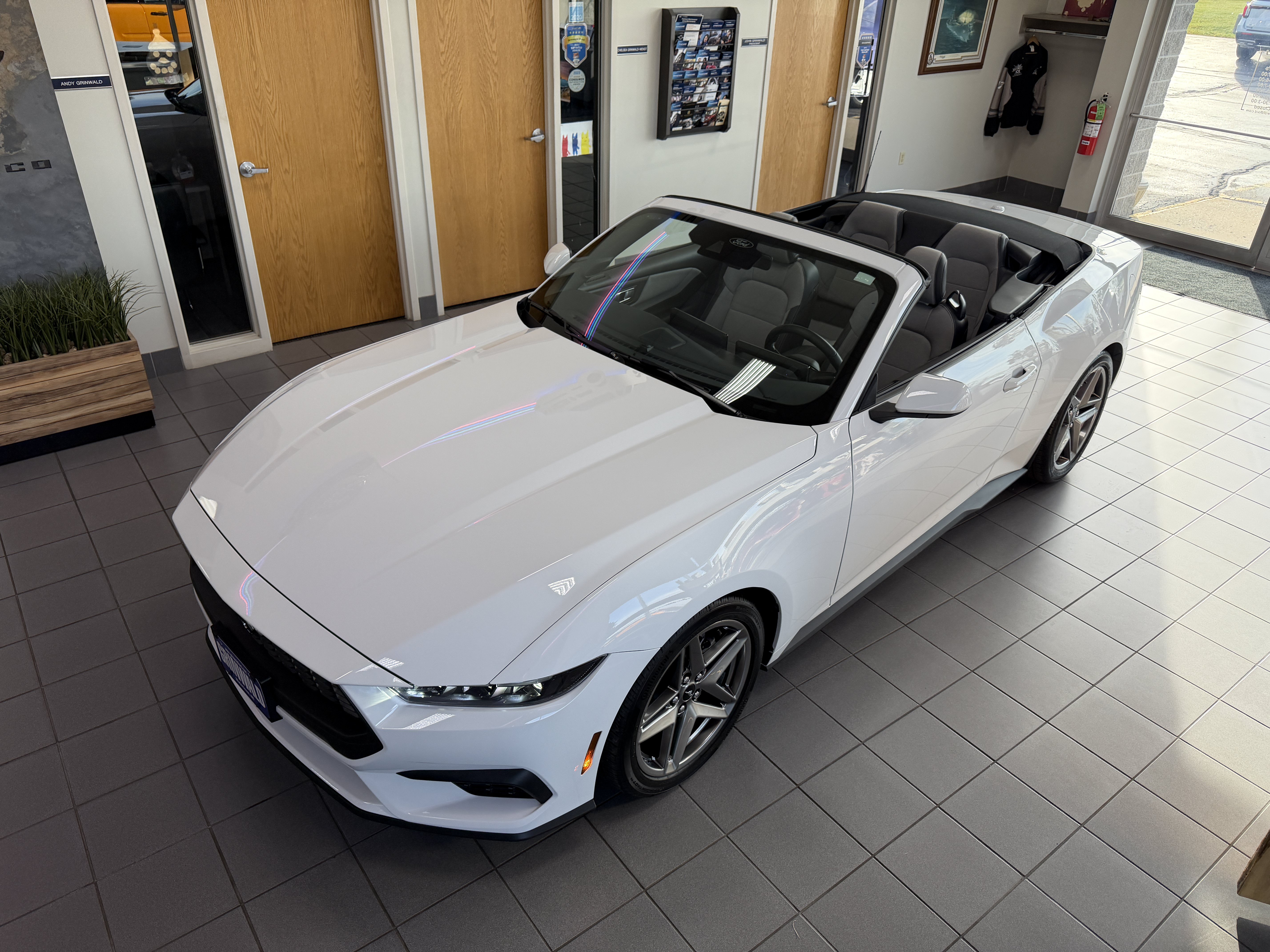 Used 2025 Ford Mustang Convertible RWD image 32