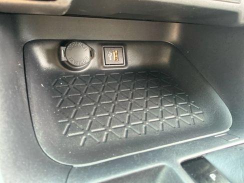Used 2025 Toyota RAV4 XLE AWD/4WD image 27