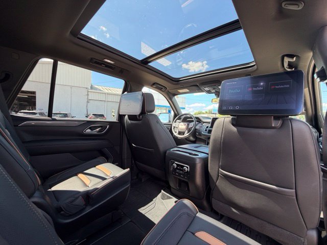 Used 2024 GMC Yukon AT4 w/ Technology Package AWD/4WD image 18