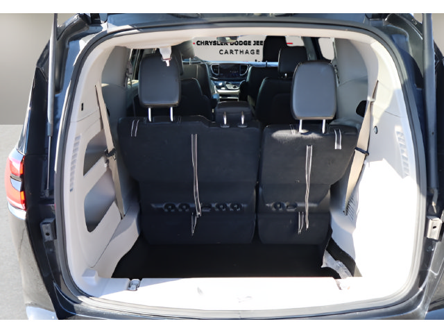 Used 2023 Chrysler Pacifica Touring-L FWD image 25