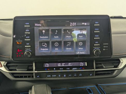 Used 2022 Toyota Sienna XSE AWD/4WD image 17