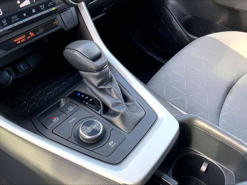 Used 2022 Toyota RAV4 XLE w/ Convenience Package AWD/4WD image 17