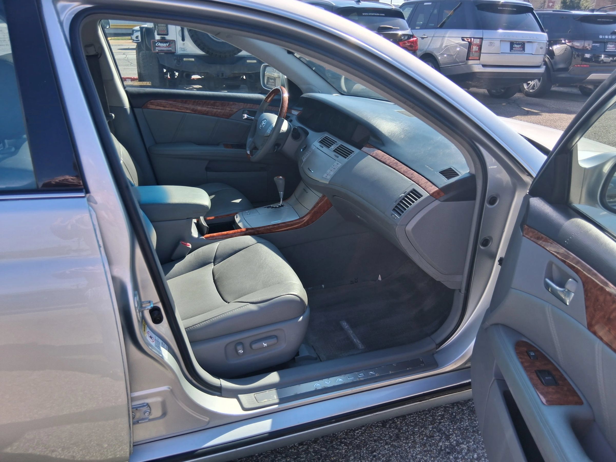 Used 2005 Toyota Avalon Touring FWD image 18