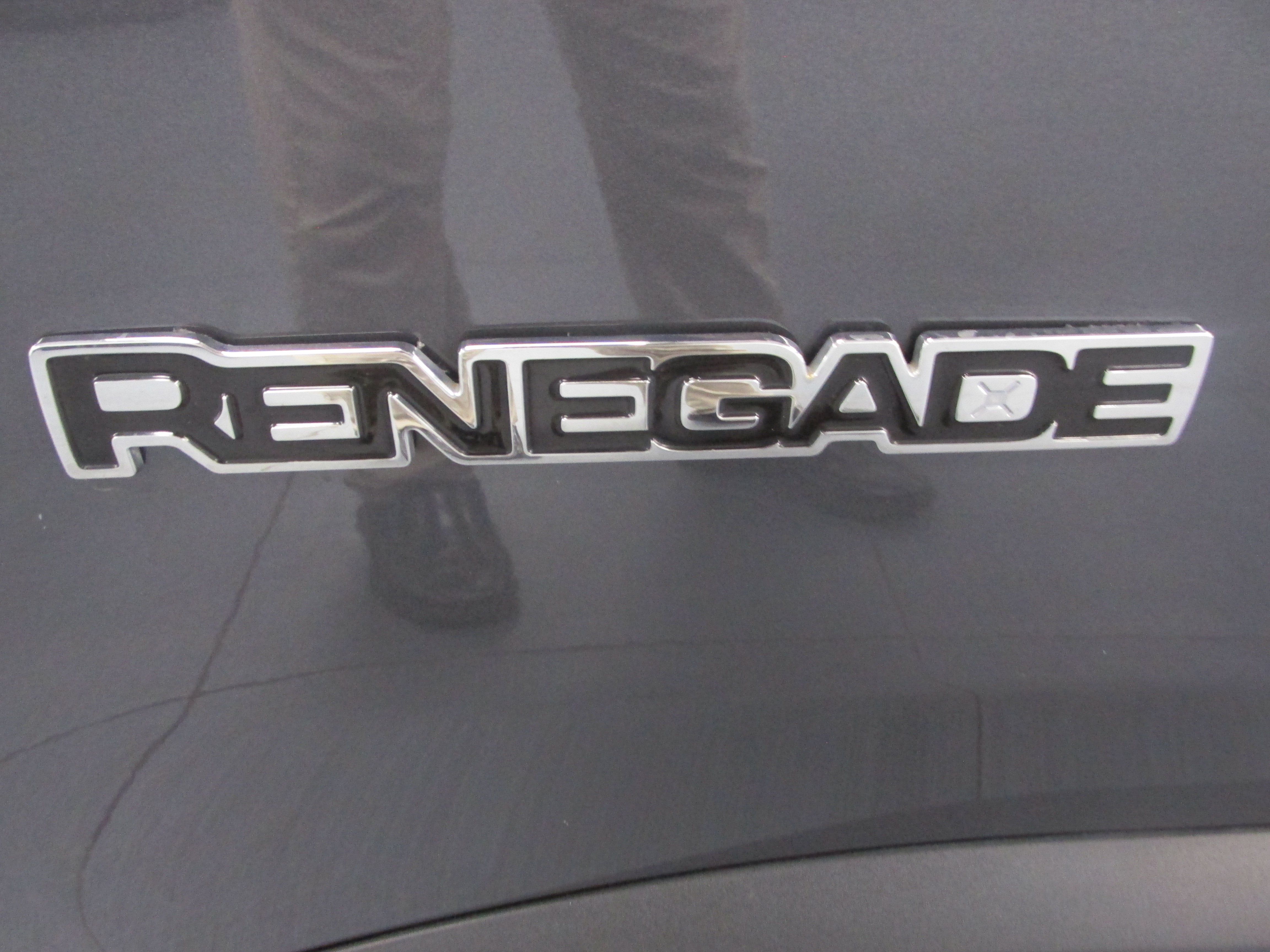 Used 2023 Jeep Renegade Latitude AWD/4WD image 19