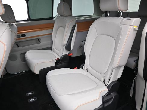 Used 2025 Volkswagen ID. Buzz 1st Edition image 26