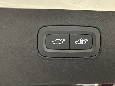 New 2026 Volvo XC90 T8 Plus w/ Protection Package Premier image 31