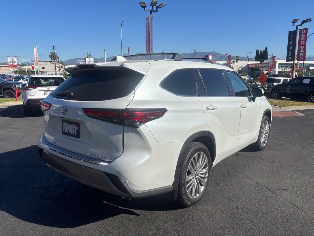 Used 2022 Toyota Highlander Platinum AWD/4WD image 4