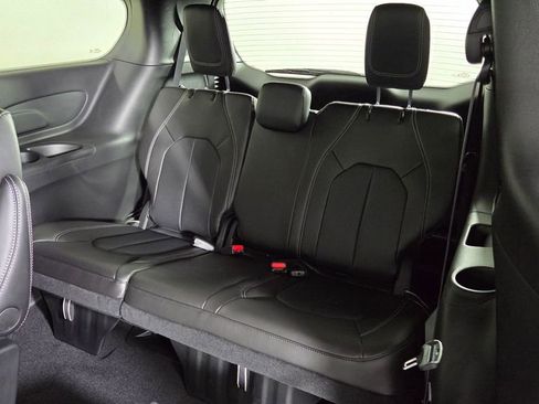 New 2026 Chrysler Pacifica Select image 32