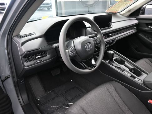 Used 2025 Honda Accord SE image 10