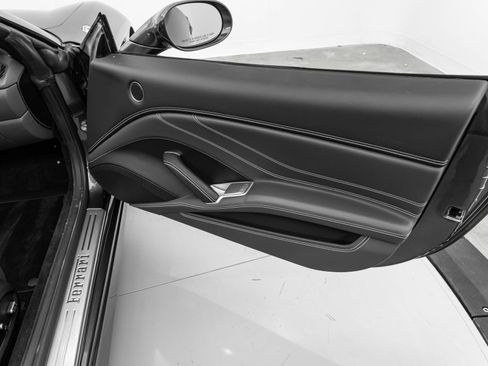 Certified 2016 Ferrari California T RWD image 18