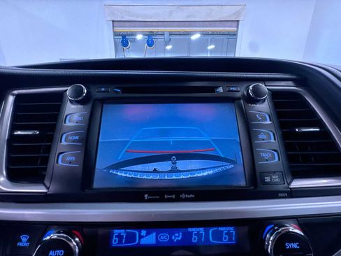 Used 2018 Toyota Highlander XLE w/ Protection Package #3 AWD/4WD image 28