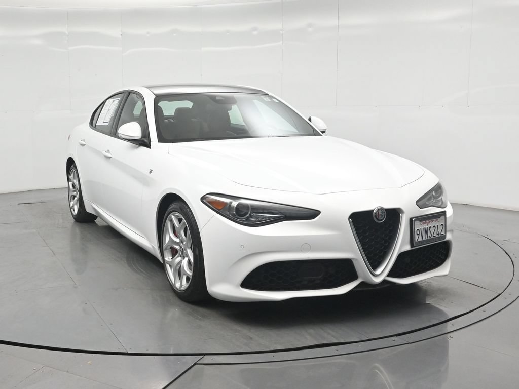 Used 2022 Alfa Romeo Giulia Ti RWD image 22