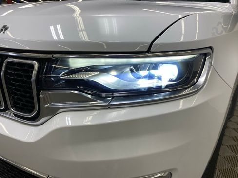 Used 2023 Jeep Wagoneer Series II w/ Flexible Seating Group image 7