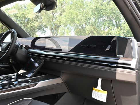 New 2025 Cadillac Escalade ESV Premium Luxury w/ LPO, Radiant Package image 26