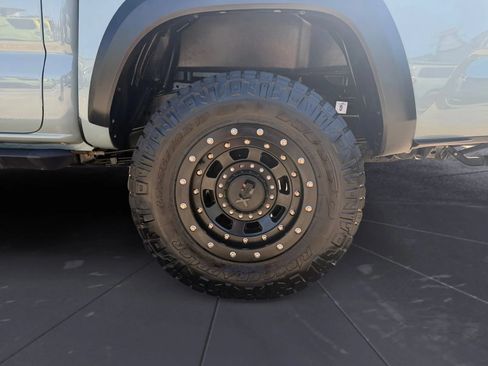 Used 2023 Toyota Tacoma TRD Off-Road w/ TRD Premium Off Road Package AWD/4WD image 30