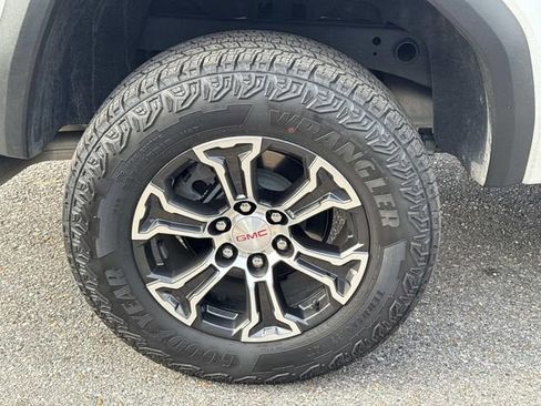 Used 2025 GMC Canyon AT4 image 5