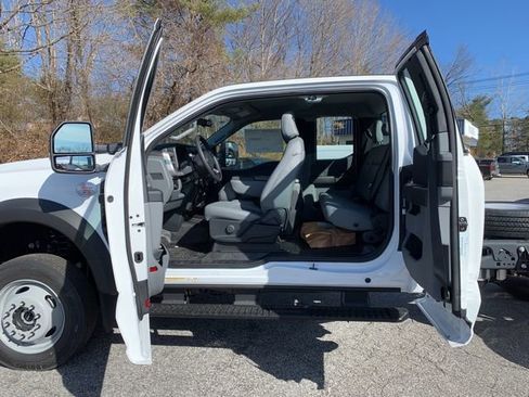 New 2026 Ford F550 4x4 Supercab Super Duty image 6