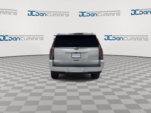 Used 2017 Cadillac Escalade ESV Luxury image 7