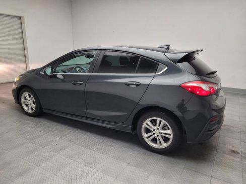 Used 2018 Chevrolet Cruze LT w/ Convenience Package FWD image 3