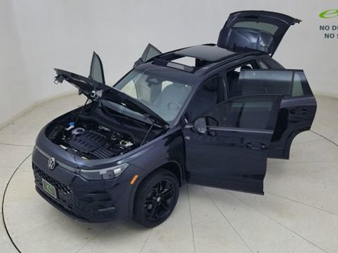 Used 2025 Volkswagen Tiguan SE R-Line AWD/4WD image 86