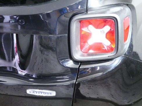 Used 2021 Jeep Renegade Latitude w/ Convenience Group image 17