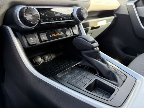 Used 2025 Toyota RAV4 XLE image 24