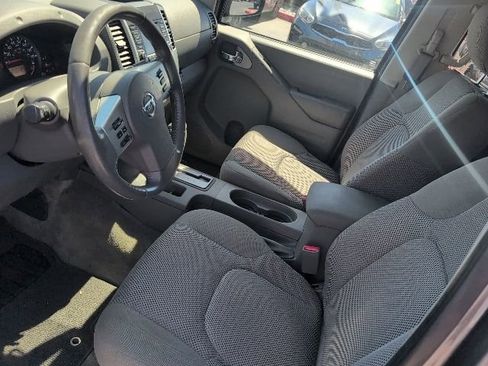 Used 2017 Nissan Frontier SV w/ SV Value Truck Package AWD/4WD image 11