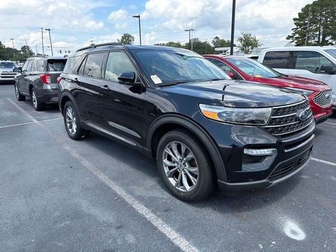 Certified 2022 Ford Explorer XLT w/ Equipment Group 202A RWD image 2