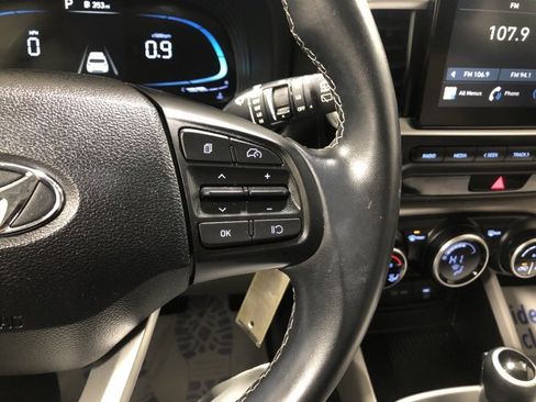 Used 2023 Hyundai Venue SEL image 25