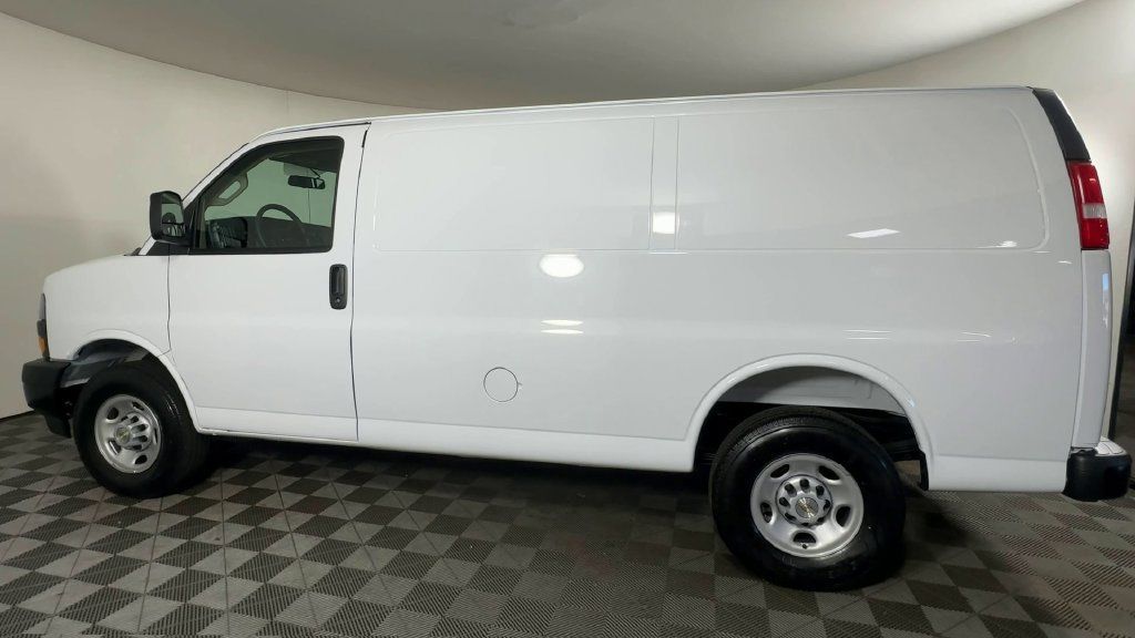 Used 2026 Chevrolet Express 2500 w/ Communications Package RWD image 9