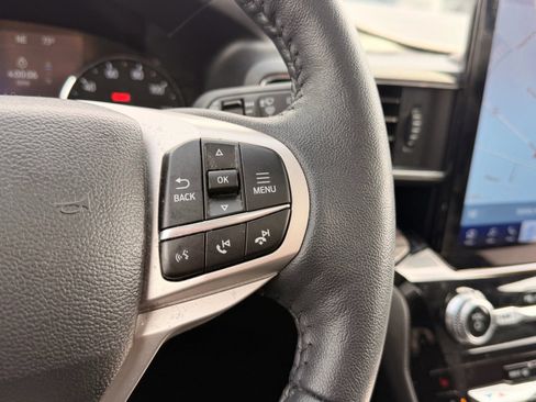 Used 2023 Ford Explorer Limited w/ Limited Technology Package image 18