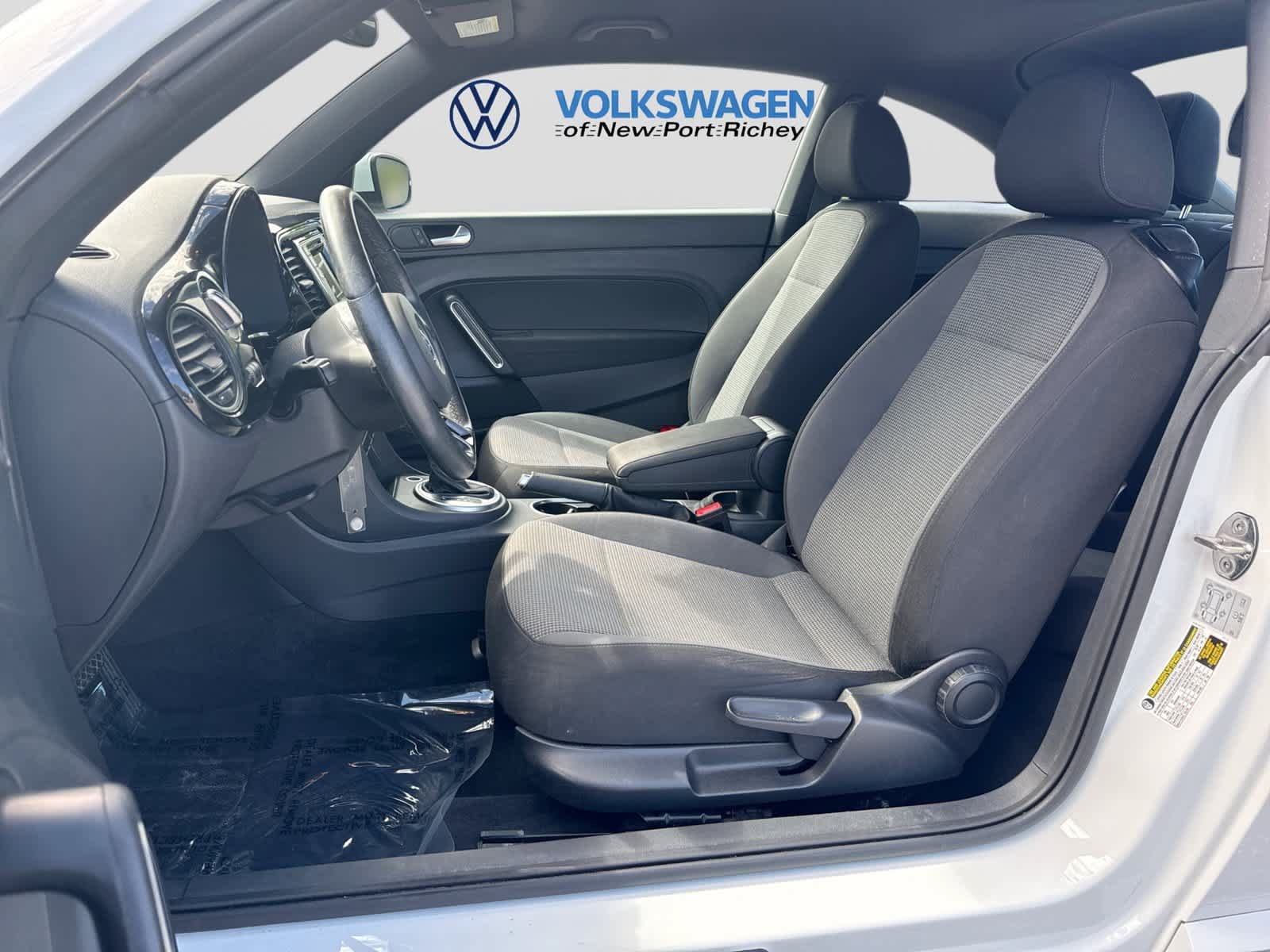 Used 2019 Volkswagen Beetle 2.0T S FWD image 22