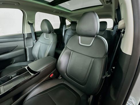 Certified 2025 Hyundai Tucson Limited AWD/4WD image 22