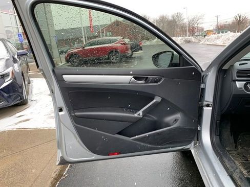 Used 2019 Volkswagen Passat 2.0T Wolfsburg w/ Wheels & Sunroof Package image 11