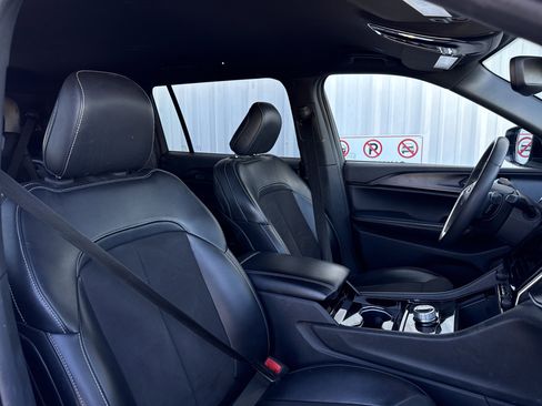 Used 2023 Jeep Grand Cherokee L Altitude image 43