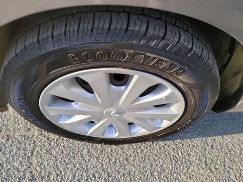 Used 2013 Nissan Versa S Plus FWD image 22