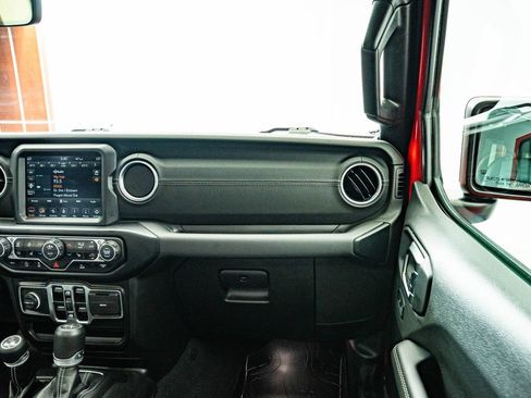 Used 2022 Jeep Wrangler Unlimited Sahara w/ LED Lighting Group AWD/4WD image 47