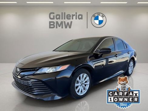 Used 2019 Toyota Camry LE image 1