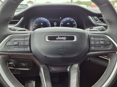 Used 2024 Jeep Grand Cherokee L Limited w/ Black Appearance Package AWD/4WD image 11