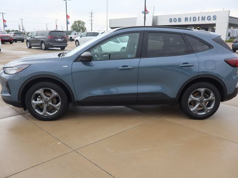 Used 2025 Ford Escape ST-Line w/ Equipment Group 301A FWD image 9